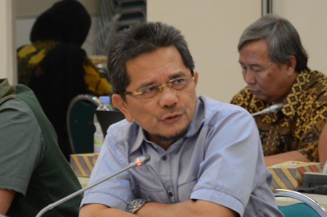  Nasril Bahar Meminta Pemerintah Pertahankan Kepemilikan Saham di Indosat