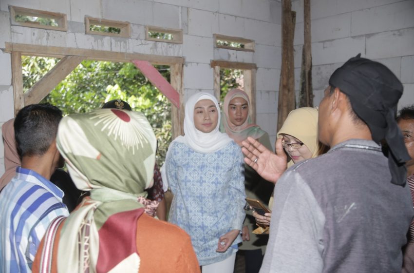  Desy Mengunjungi Penerima Manfaat RTLH Kab. Sukabumi