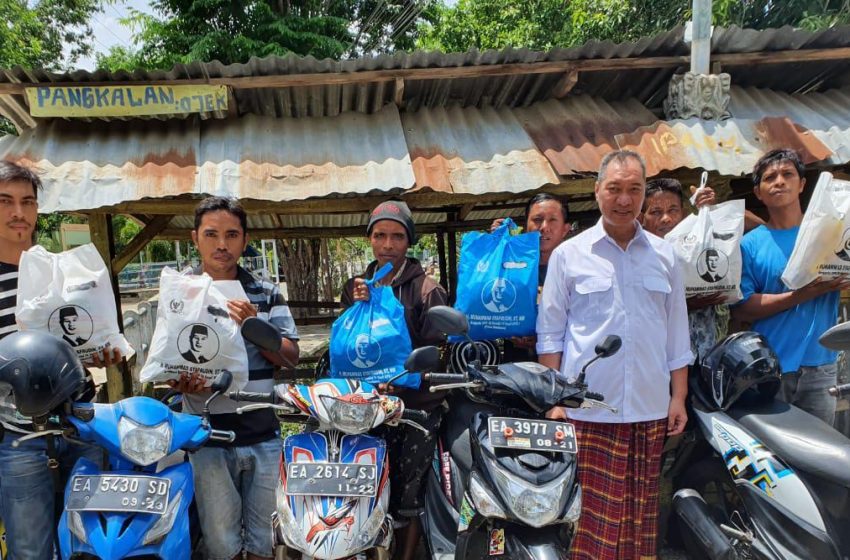 HM Syafruddin Kembali Bagikan Paket Sembako di Kabupaten Bima