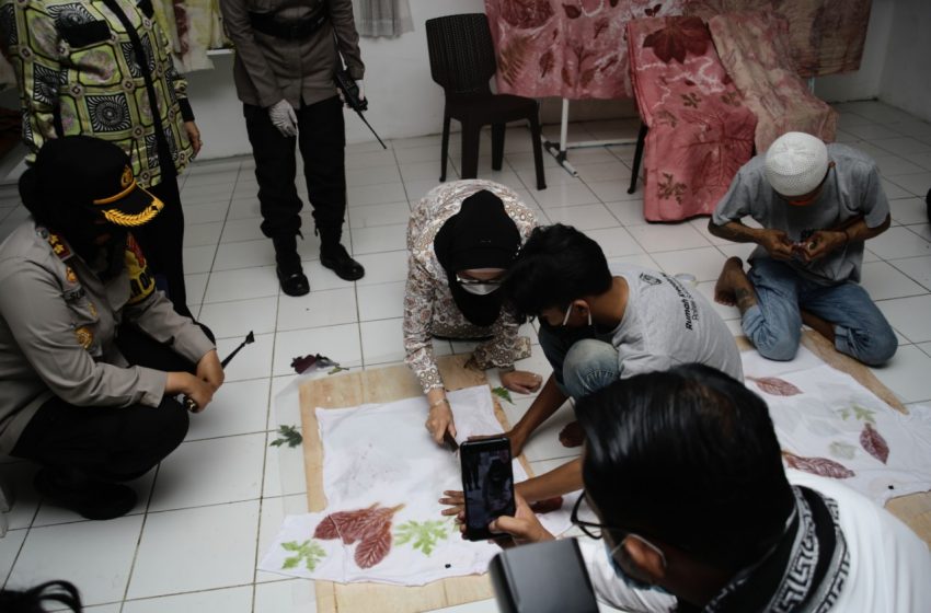  Masa Reses, Desy Ratnasari Mengunjungi Galeri Batik RKM Bageur Kota Sukabumi
