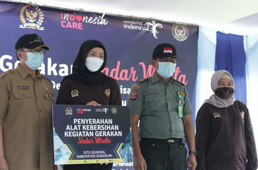 Desy Ratnasari Terlibat Kegiatan Gerakan Sadar Wisata di Situ Gunung Sukabumi
