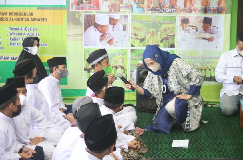  Desy Ratnasari Silaturahmi Ke Yayasan Ashabiq Gunungpuyuh Kota Sukabumi