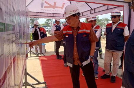 H Bakri sedang meninjau Progres Jalan Tol Tempino Jambi – Bayung Lencir Sumsel yang hampir selesai