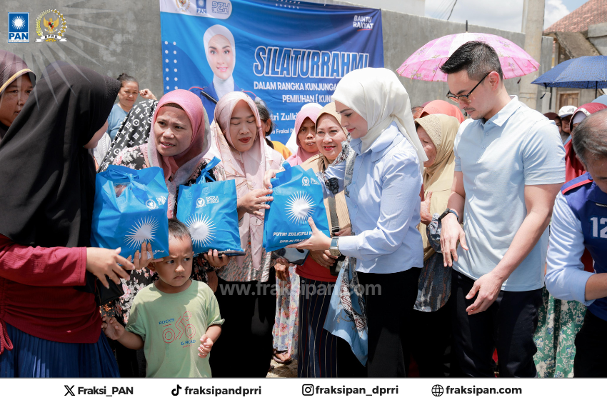  Putri Zulkifli Hasan Tinjau dan Beri Bantuan Ratusan Paket Sembako untuk Korban Banjir di Bandar Lampung